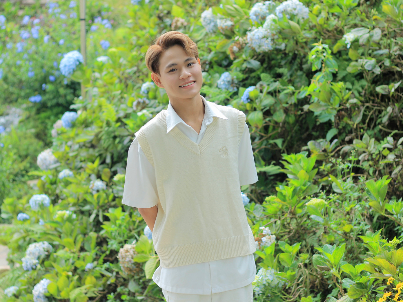 Nguyễn Trí Hiếu (sinh năm 2005) đang là sinh viên năm nhất, khoa Quan hệ công chúng - Truyền thông, trường Đại học Văn Lang. Nguyễn Trí Hiếu (sinh năm 2005) đang là sinh viên năm nhất, khoa Quan hệ công chúng - Truyền thông, trường Đại học Văn Lang.