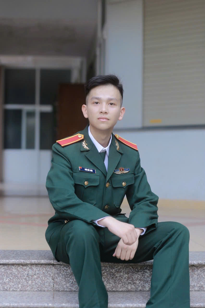 Anh chàng luôn thể hiện ý chí và trách nhiệm của một người lính trẻ.