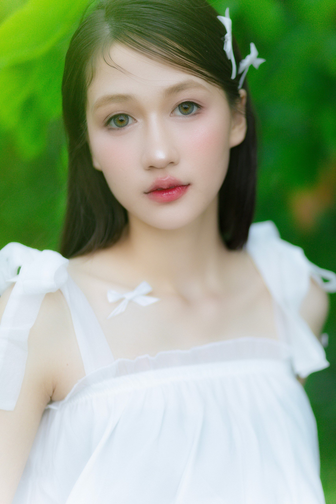 Nữ sinh luôn cố gắng xây dựng bản thân trở thành một phiên bản tốt hơn. Nữ sinh luôn cố gắng xây dựng bản thân trở thành một phiên bản tốt hơn.