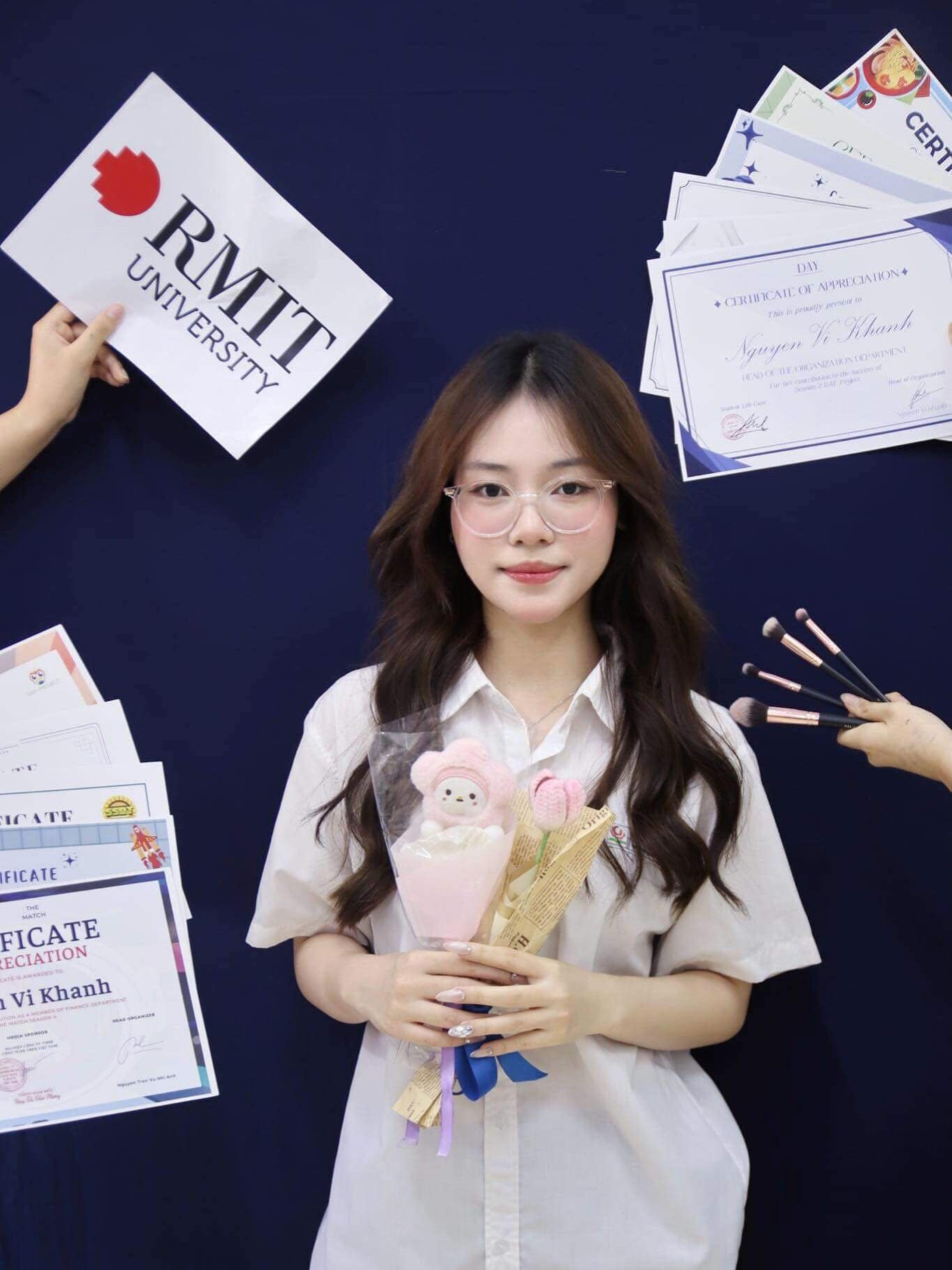 Ở môi trường đại học, Vi Khanh có cho mình những kế hoạch phát triển bản thân, quyết tâm mang theo lá cờ Tổ quốc đến các cuộc thi quốc tế. Ở môi trường đại học, Vi Khanh có cho mình những kế hoạch phát triển bản thân, quyết tâm mang theo lá cờ Tổ quốc đến các cuộc thi quốc tế.