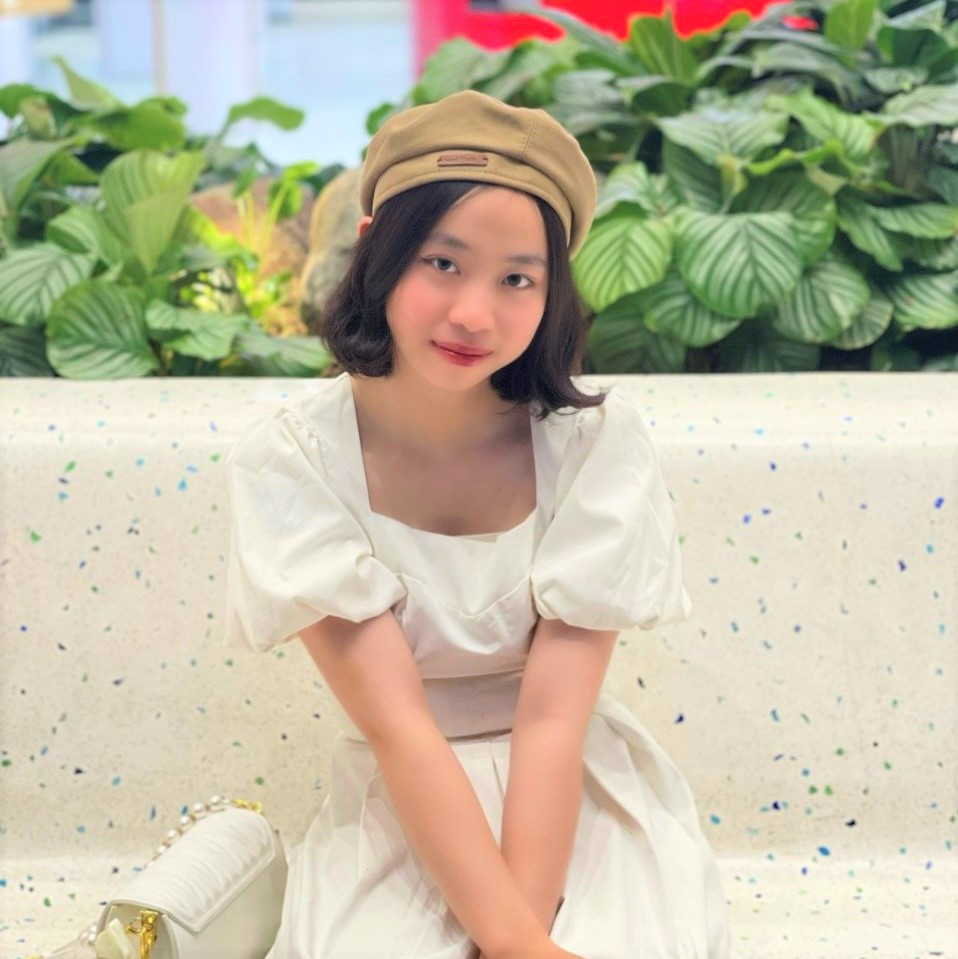 Lý thường đến quán cà phê để tìm kiếm không gian học tập. Lý thường đến quán cà phê để tìm kiếm không gian học tập.