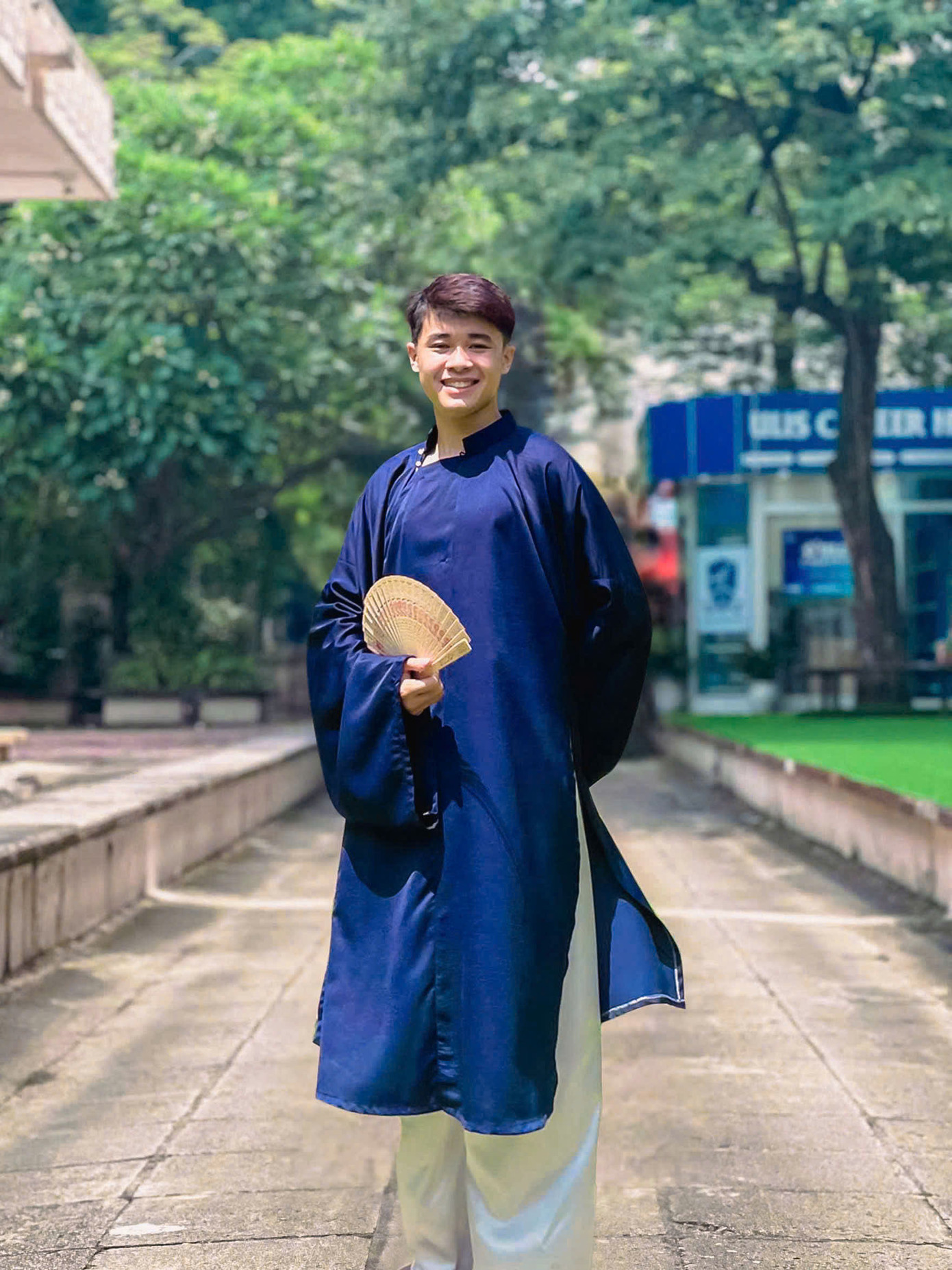 Nguyễn Phúc Nhương đạt giải Quán Quân trong cuộc thi Lăng Kính Văn Hóa tại ULIS. Nguyễn Phúc Nhương đạt giải Quán Quân trong cuộc thi Lăng Kính Văn Hóa tại ULIS.