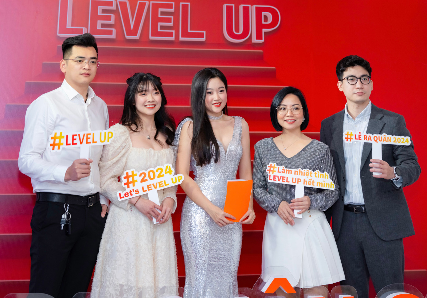 … tới những sự kiện của các công ty. … tới những sự kiện của các công ty.