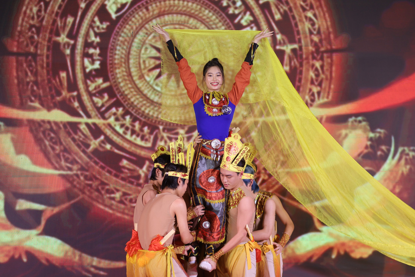 Ngân tại phần thi tài năng. Ngân tại phần thi tài năng.