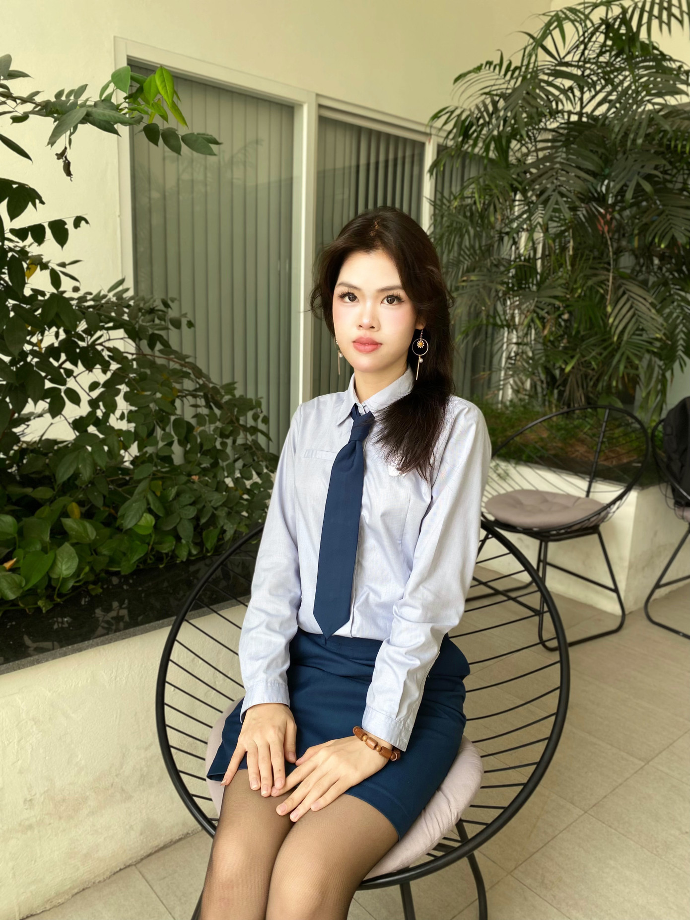 Quỳnh Hương trong màu áo sinh viên Ngoại giao. Quỳnh Hương trong màu áo sinh viên Ngoại giao.