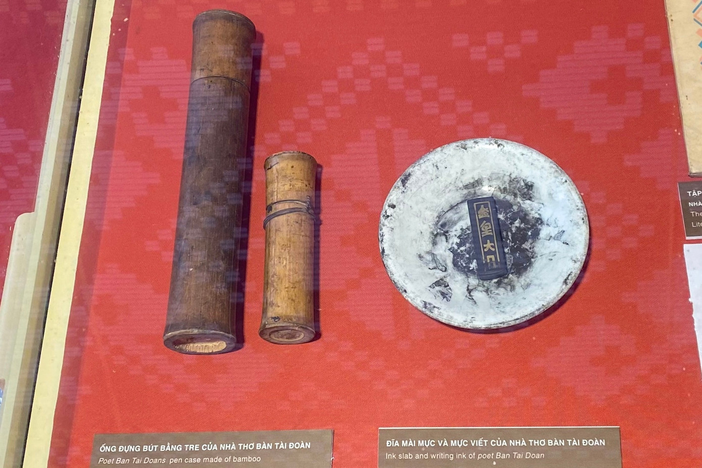 Kỷ vật của nhà thơ Bàn Tài Đoàn (dân tộc Dao Tiền).