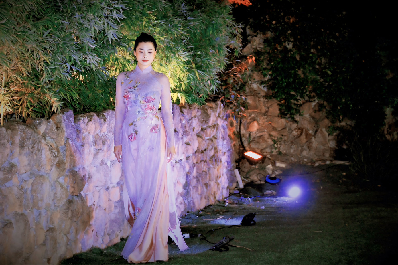 Diệp là người mẫu trong bộ trang phục áo dài của NTK Hoàng Hải trong sự kiện Quốc khánh Việt Nam tổ chức tại Roma năm 2022. Diệp là người mẫu trong bộ trang phục áo dài của NTK Hoàng Hải trong sự kiện Quốc khánh Việt Nam tổ chức tại Roma năm 2022.