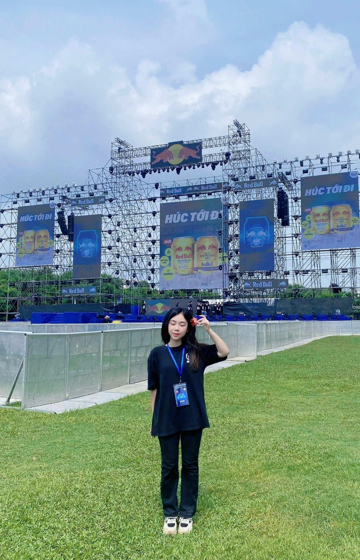 Minh Khuê tham gia vào các sự kiện để nỗ lực phát huy bản sắc cá nhân và cống hiến.