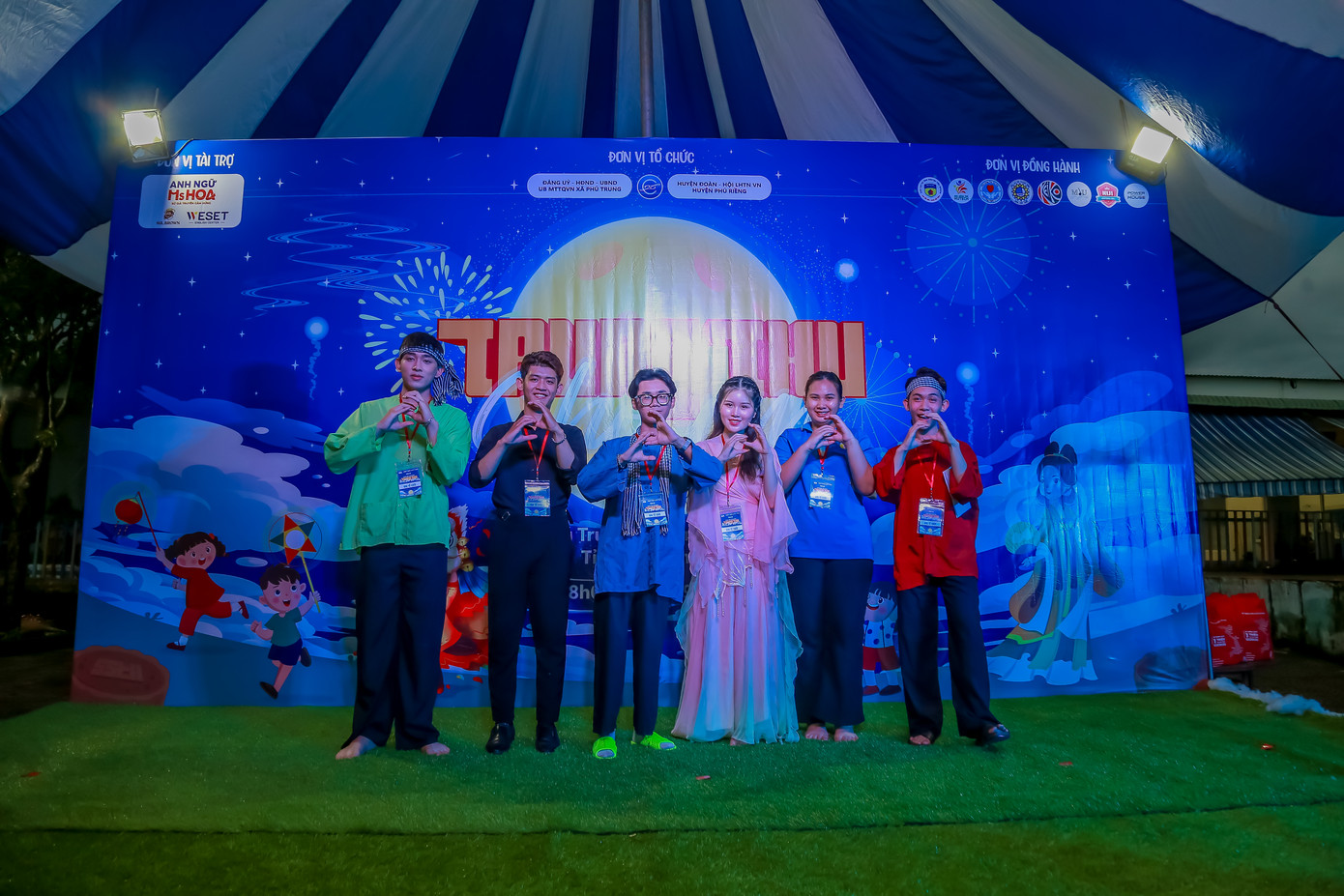 Khánh và các đồng đội cùng thực hiện dự án Trung thu cho em 2023. Khánh và các đồng đội cùng thực hiện dự án Trung thu cho em 2023.