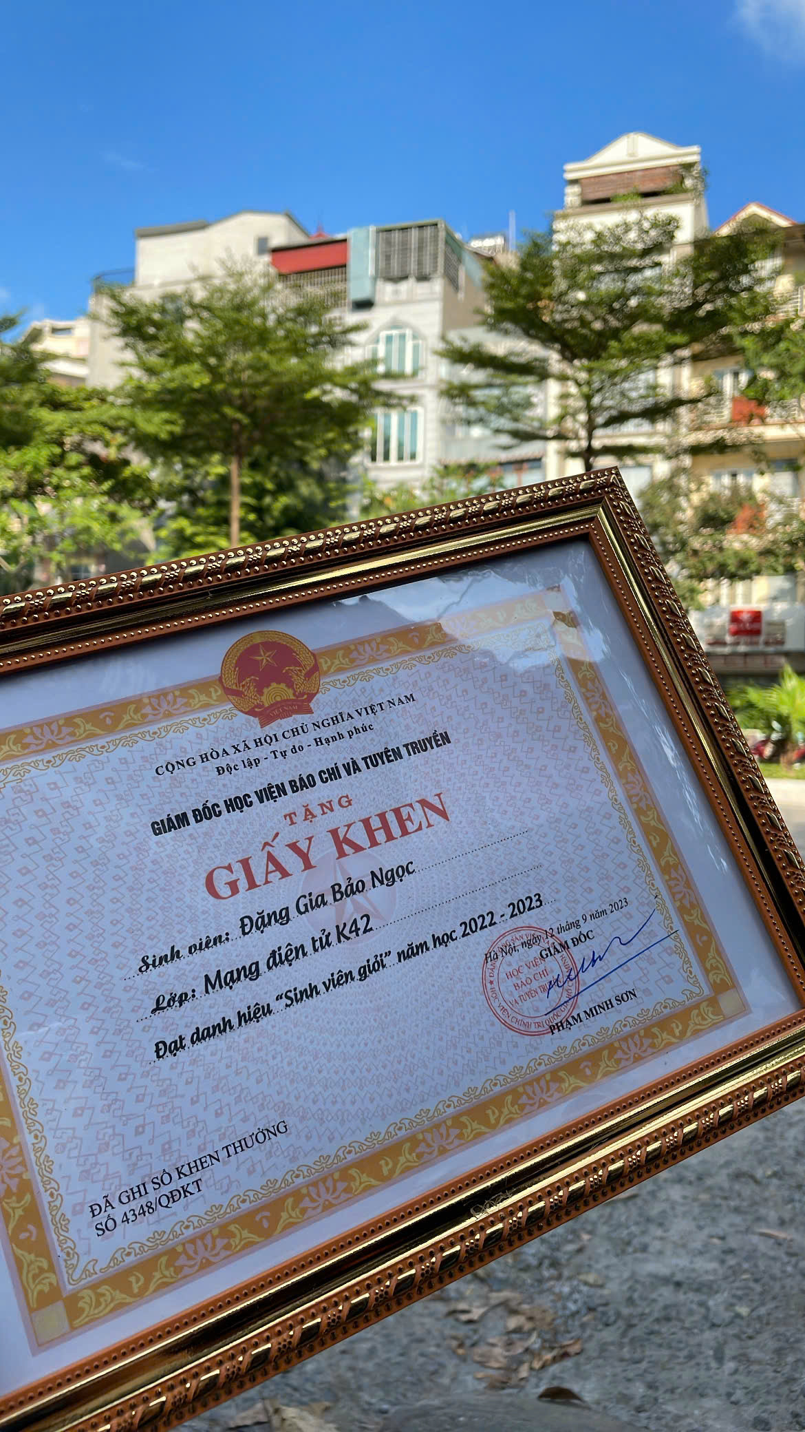 Danh hiệu “Sinh viên giỏi” là thành tích học tập đầu tiên, đánh dấu sự nỗ lực không ngừng của Bảo Ngọc.