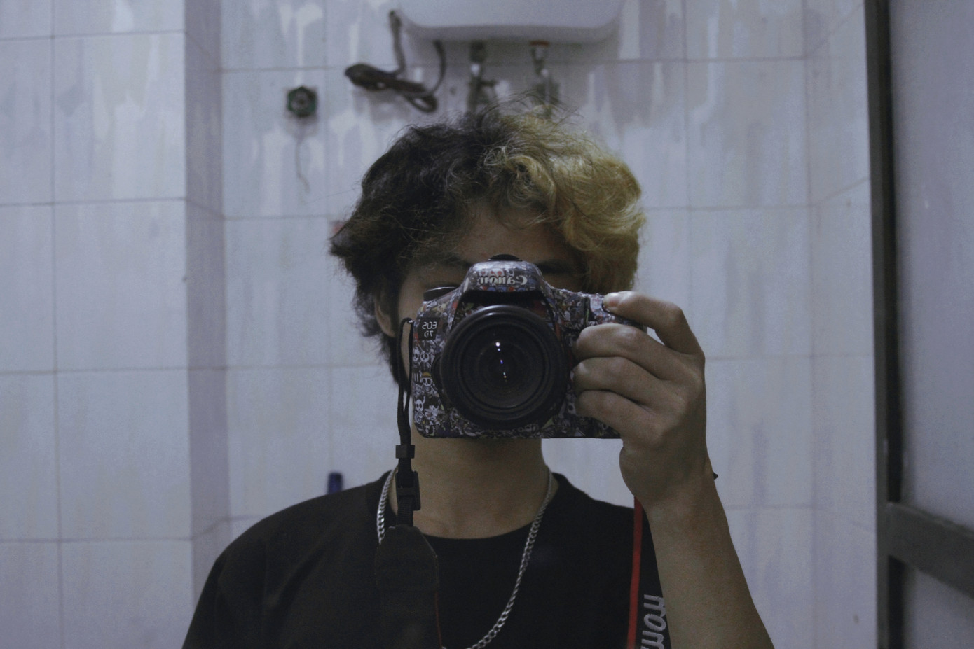 Tuấn Khanh mua tặng bản thân chiếc máy ảnh đầu tiên vào năm nhất đại học.