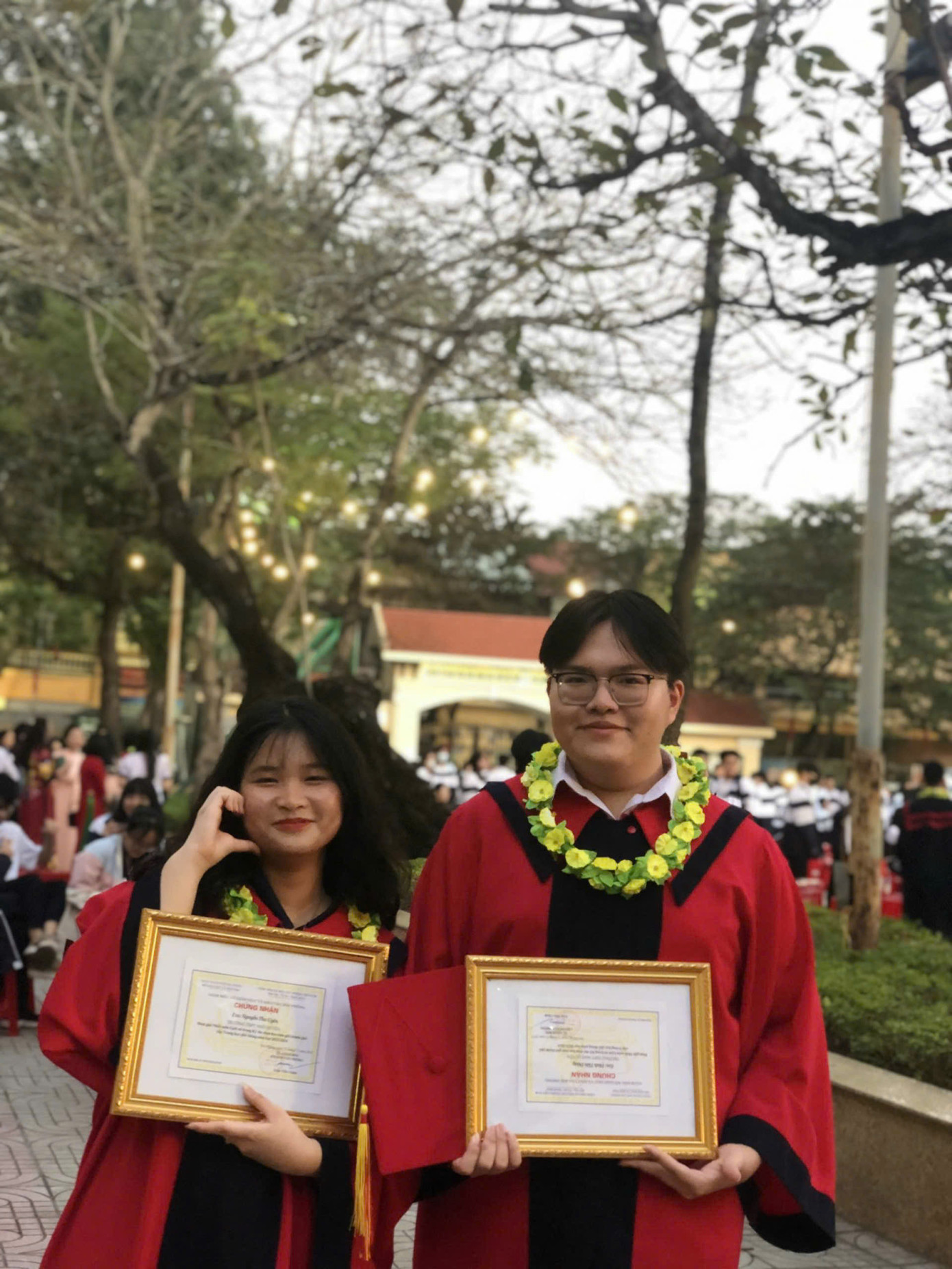 Trong kỳ thi THPTQG vừa rồi, Tiến Dũng cũng đạt 28.25 điểm thi tốt nghiệp THPT khối C00 (Ngữ văn: 9.5, Lịch sử: 9.5, Địa lý: 9.25). (Ảnh: NVCC)