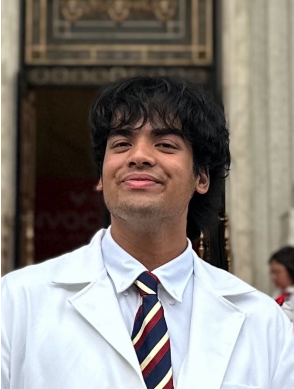 Jayden mặc áo blouse tại Lễ Trao Áo Trắng (White Coat Ceremony), tại trường đại học VinUni. Jayden mặc áo blouse tại Lễ Trao Áo Trắng (White Coat Ceremony), tại trường đại học VinUni.