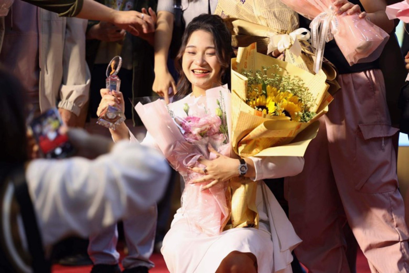 Khoảnh khắc đăng quang đầy xúc động của Thảo Vy.