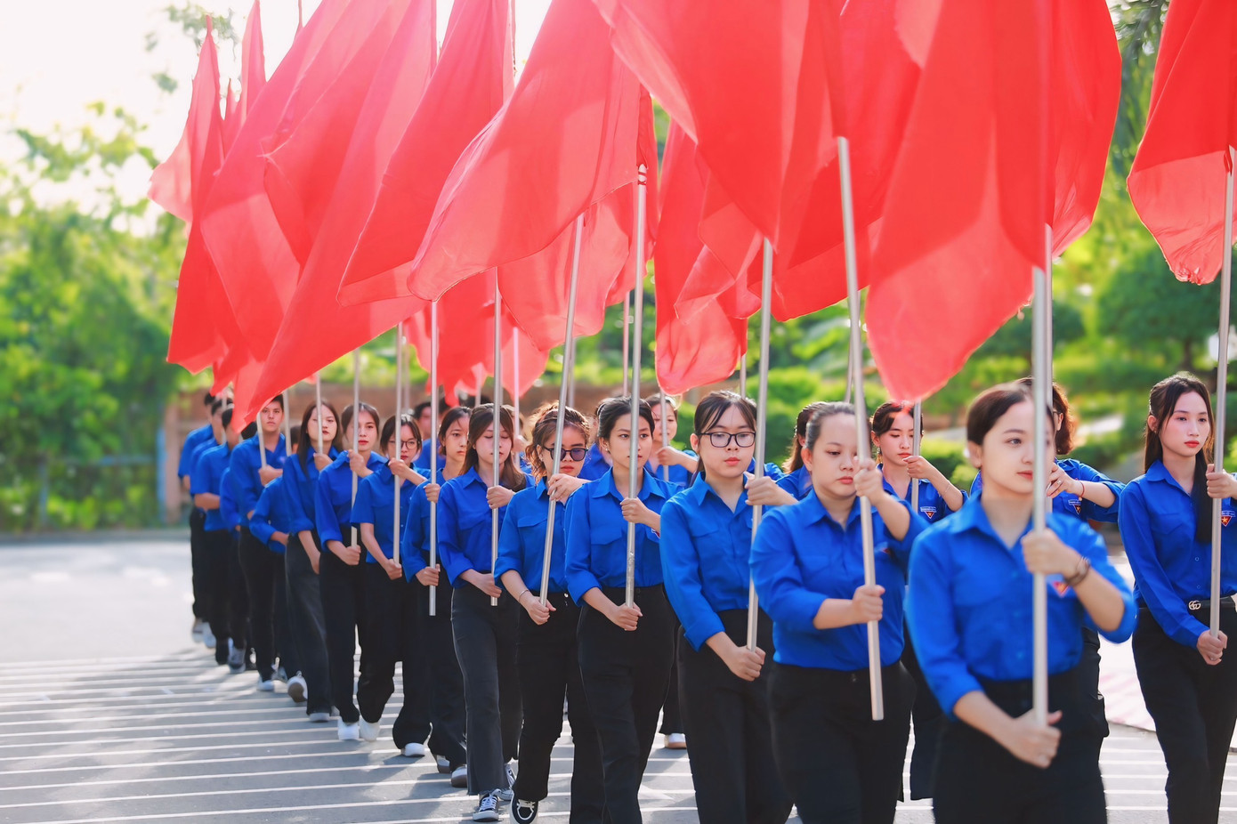 Đội hồng kỳ trường Đại học Nam Cần Thơ.