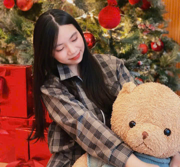 Mỗi khi tâm trạng không ổn, Băng chọn ghi hết suy nghĩ của mình ra nhật ký như một cách để giải tỏa cảm xúc.