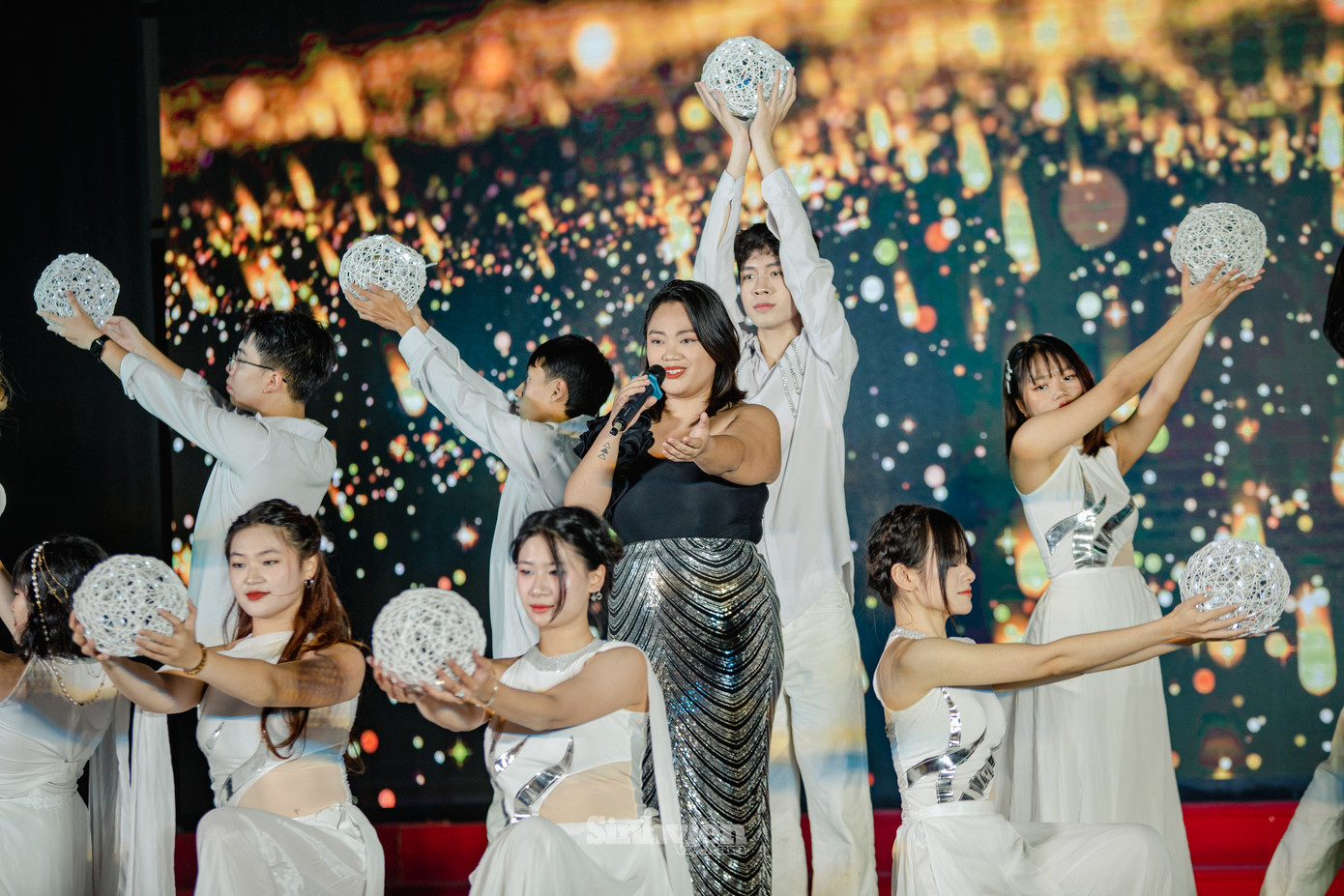 Ca sĩ Bí Đỏ tại CSC Award 2024. Ca sĩ Bí Đỏ tại CSC Award 2024.