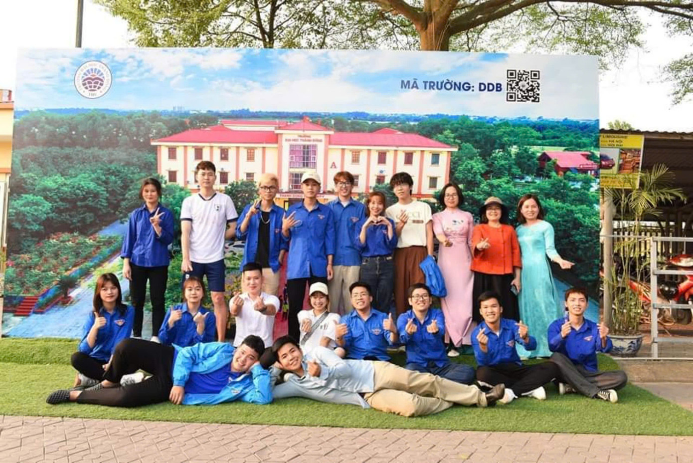 Văn Đức tham gia chương trình Một ngày làm sinh viên Trường Đại học Thành Đông. Văn Đức tham gia chương trình Một ngày làm sinh viên Trường Đại học Thành Đông.