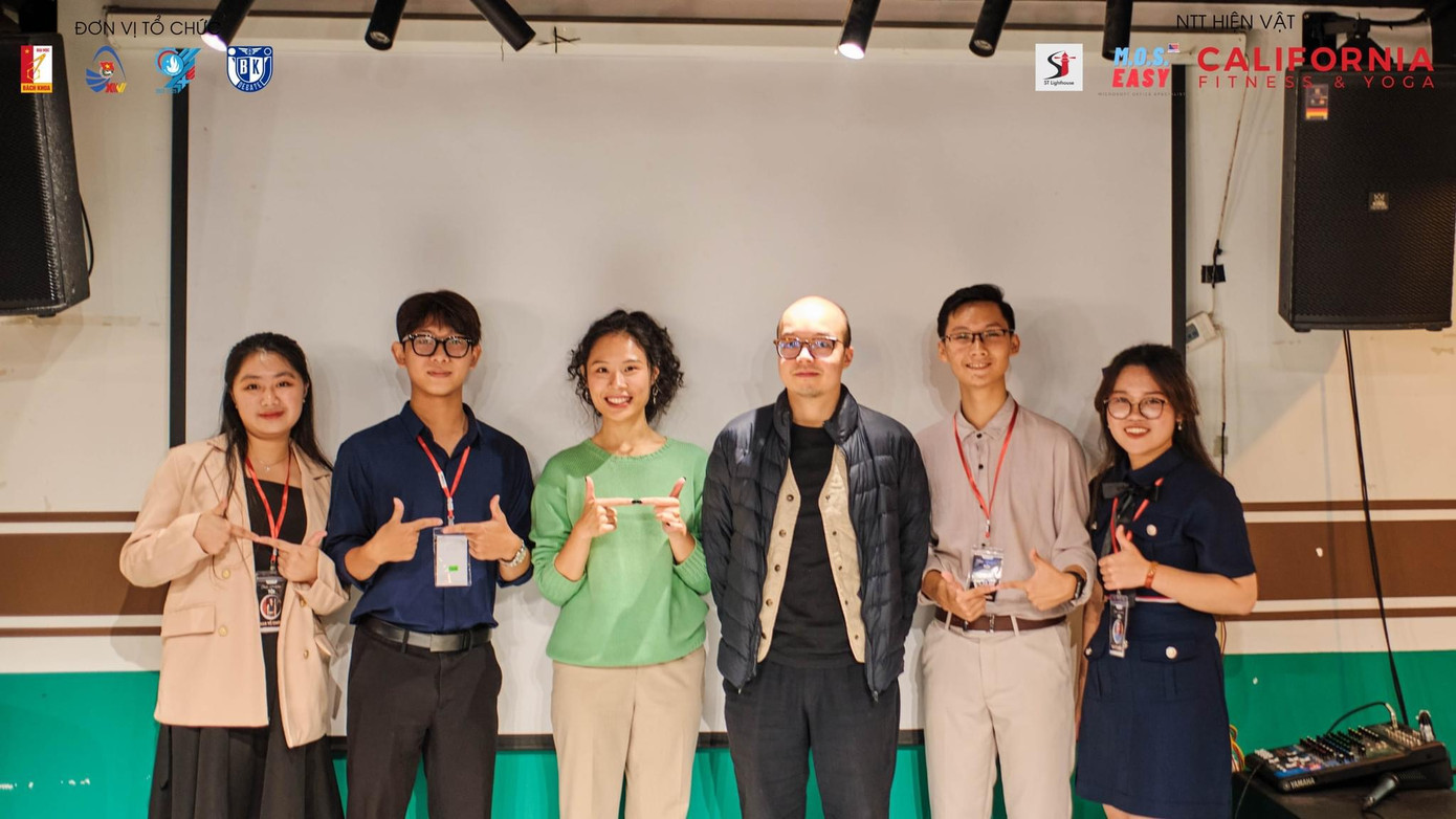 Phó Trưởng Ban tổ chức chuỗi Workshop “Tôi” do Câu lạc bộ Tranh biện Bách khoa tổ chức.