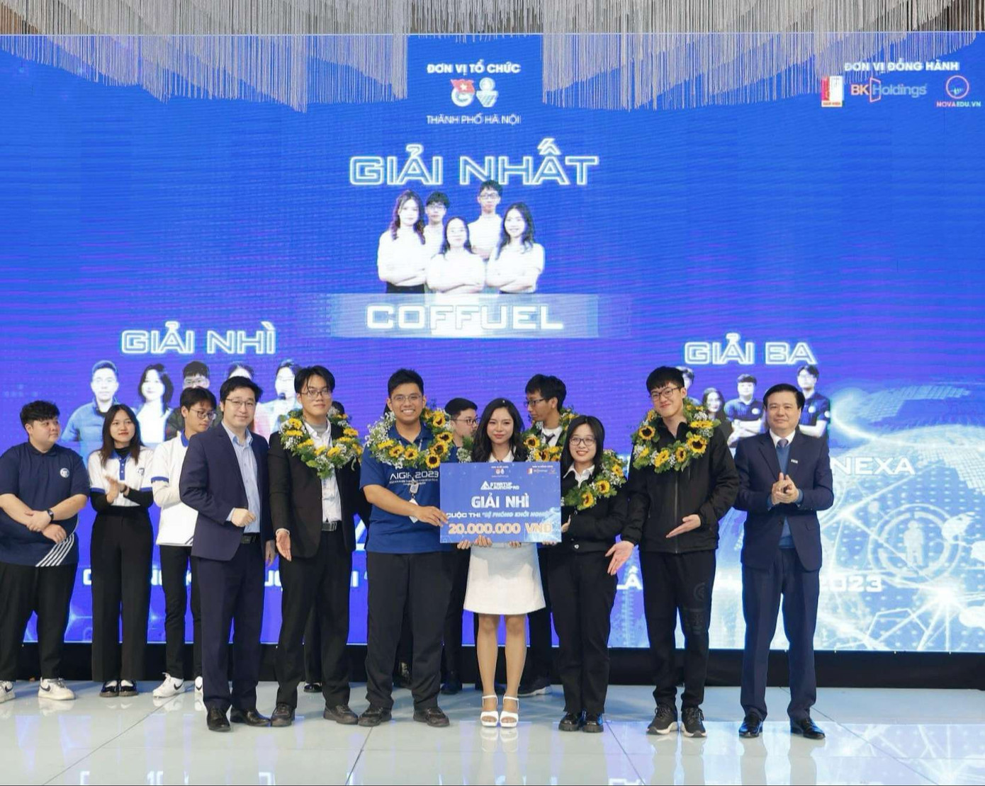 NaviAI đạt giải Nhì tại cuộc thi Startup Launchpad, là đại diện của trường Đại học VinUniversity tranh tài với hơn 100 đội thi đến từ các trường đại học trên địa bàn Thành phố Hà Nội. NaviAI đạt giải Nhì tại cuộc thi Startup Launchpad, là đại diện của trường Đại học VinUniversity tranh tài với hơn 100 đội thi đến từ các trường đại học trên địa bàn Thành phố Hà Nội.