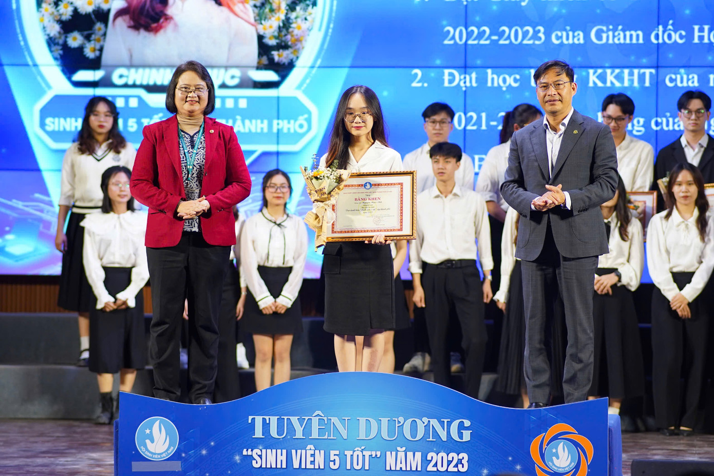Ngọc Anh vinh dự nhận bằng khen Sinh viên 5 tốt cấp Thành phố năm 2022-2023 do Hội Sinh viên thành phố Hà Nội trao tặng. Ngọc Anh vinh dự nhận bằng khen Sinh viên 5 tốt cấp Thành phố năm 2022-2023 do Hội Sinh viên thành phố Hà Nội trao tặng.