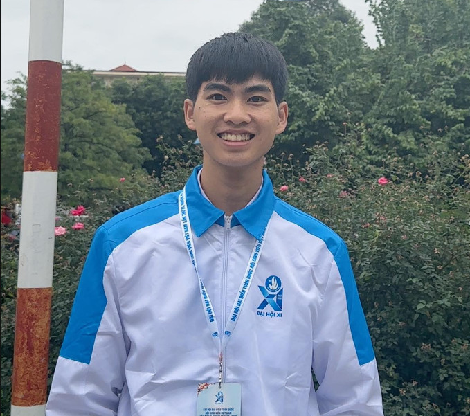 Phạm Văn Mãi - sinh viên năm thứ tư trường Đại học Duy Tân. Phạm Văn Mãi - sinh viên năm thứ tư trường Đại học Duy Tân.