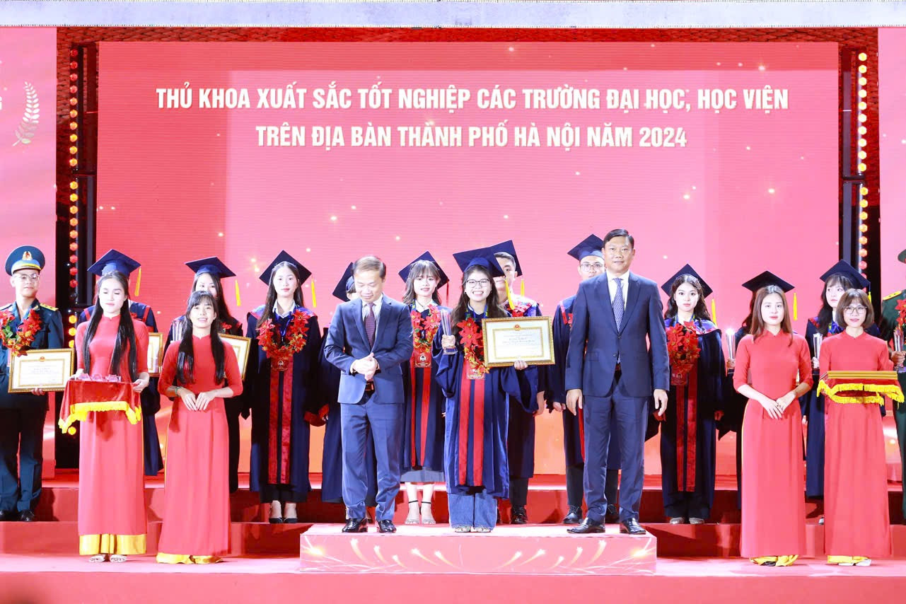 Cẩm Nhung là một trong 100 thủ khoa xuất sắc Thủ đô Hà Nội năm 2024. Cẩm Nhung là một trong 100 thủ khoa xuất sắc Thủ đô Hà Nội năm 2024.