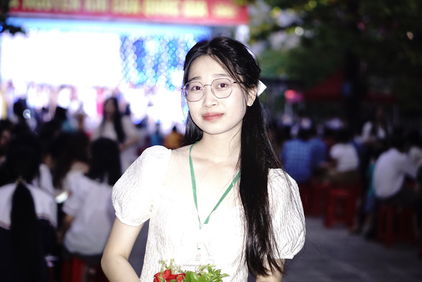 Hiện tại, Linh là Bí thư lớp và Trưởng ban Văn nghệ của Đội Thanh niên Xung kích Trường Đại học Thành Đông. Hiện tại, Linh là Bí thư lớp và Trưởng ban Văn nghệ của Đội Thanh niên Xung kích Trường Đại học Thành Đông.