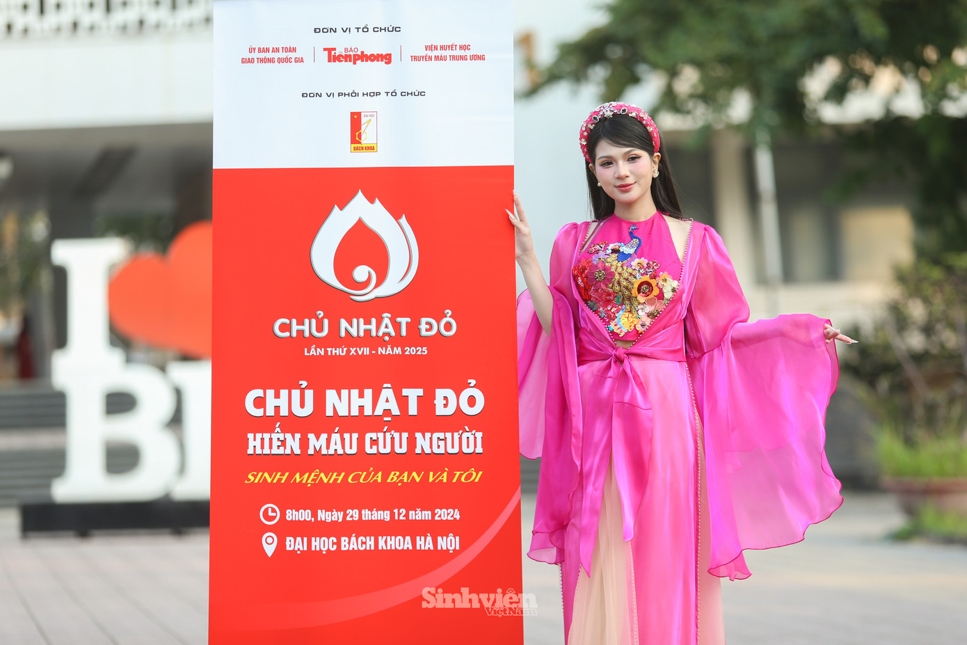 Ca sĩ Thu An - Á quân Sao Mai 2022 đồng hành cùng “Chủ Nhật Đỏ” lần thứ 17 - năm 2025 tại Đại học Bách khoa Hà Nội.