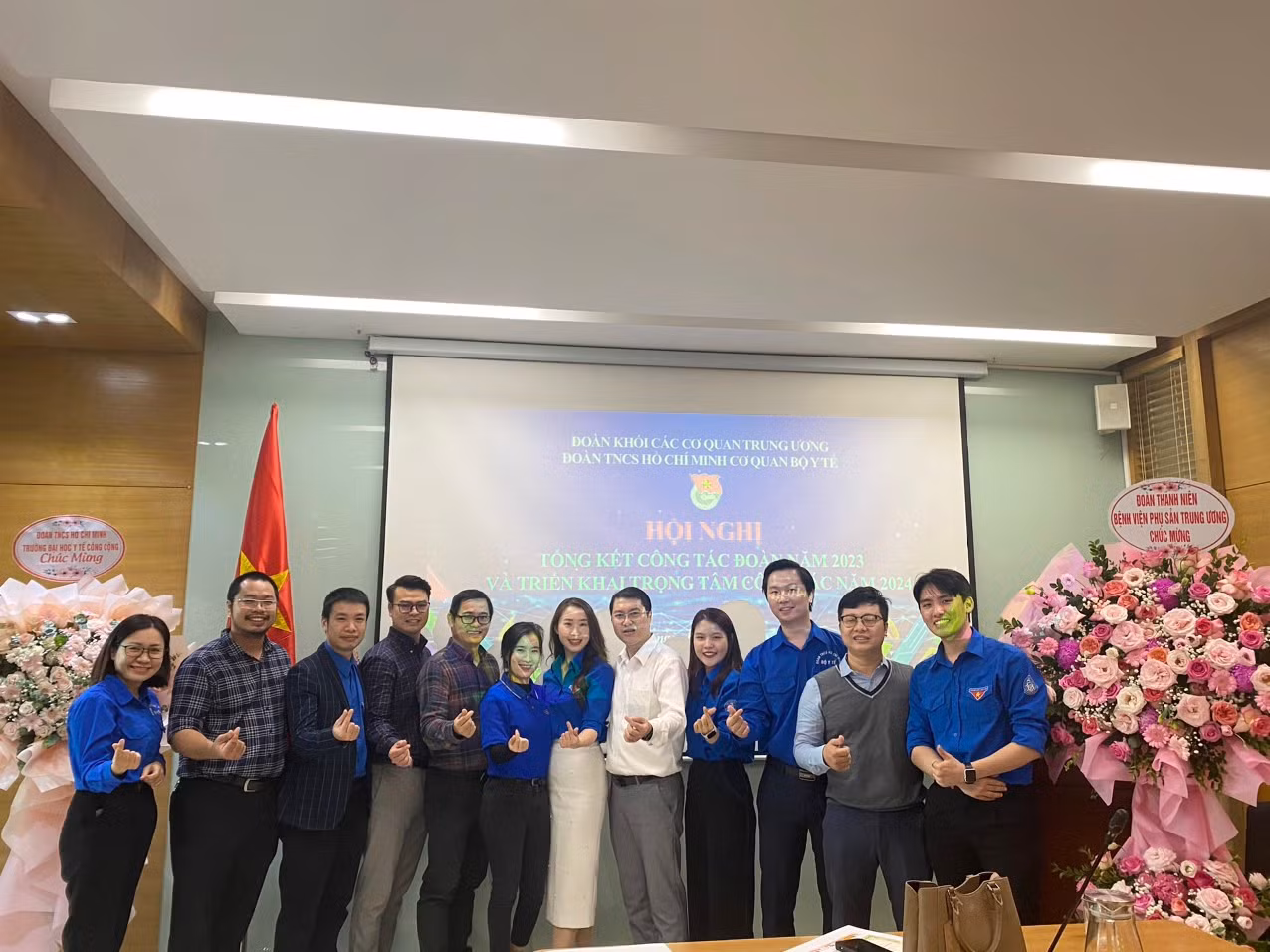 Chị Xuân Quỳnh tại Hội nghị tổng kết công tác Đoàn Bộ Y tế 2023, đồng thời nhận bằng khen của Ban Chấp hành Trung ương Hội Thầy thuốc trẻ Việt Nam do có thành tích xuất sắc trong phong trào Thầy thuốc trẻ 2023.