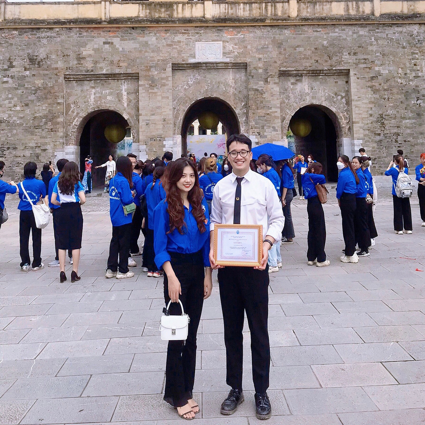 Đình Long cùng chị Nguyễn Thị Thu Hà - Nguyên Phó Chủ tịch HSV trường Đại học Mở Hà Nội. Đình Long cùng chị Nguyễn Thị Thu Hà - Nguyên Phó Chủ tịch HSV trường Đại học Mở Hà Nội.