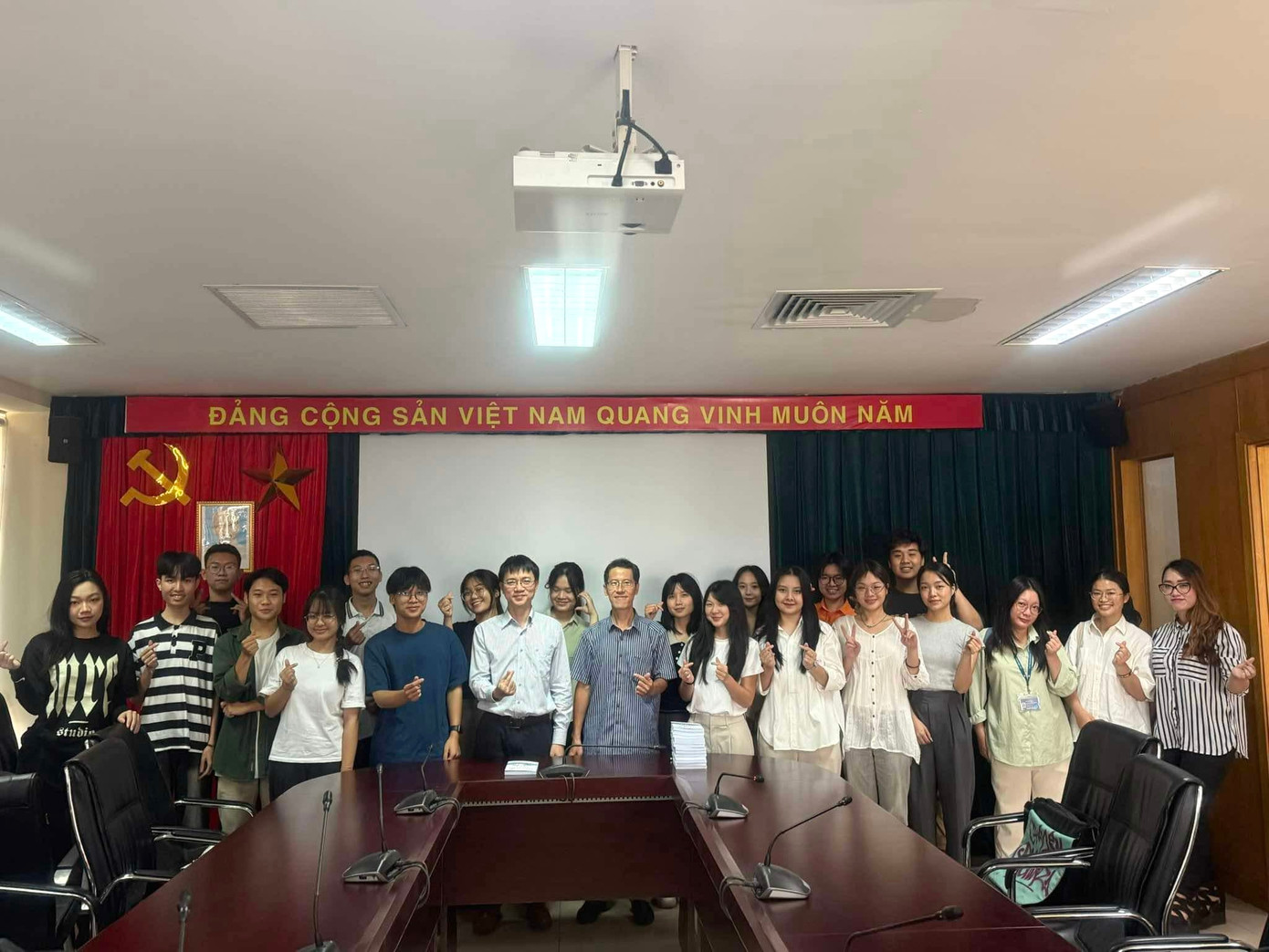 Buổi chia sẻ đầy ý nghĩa của các anh Trưởng, Phó Ban Sinh viên.