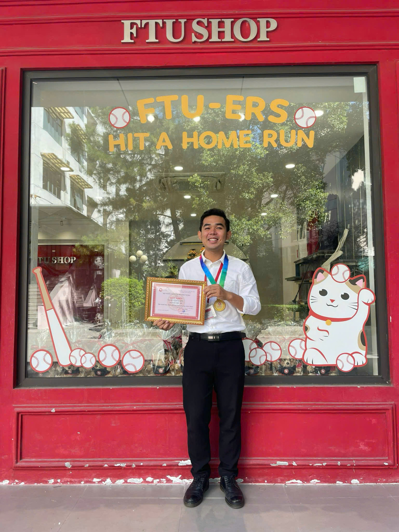 Vũ Như Hoàng Phú (sinh năm 2002) đã lựa chọn theo học tại Trường Đại học Ngoại thương.