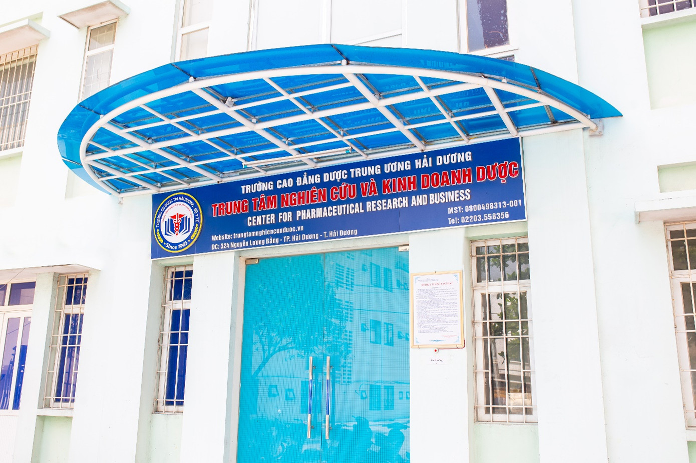 Trung tâm Nghiên cứu, Kinh doanh Dược của trường.