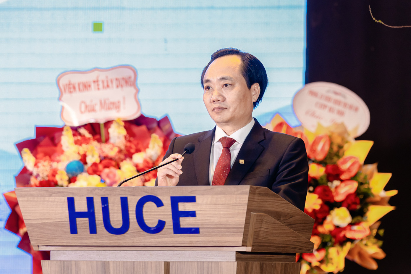 Căn cứ vào Quyết định số 3850/QĐ-BGDĐT ngày 3 tháng 12 năm 2024, Bộ Giáo dục và Đào tạo chính thức bổ nhiệm Phó Giáo sư, Tiến sĩ Phạm Xuân Anh - Phó Hiệu trưởng Trường Đại học Xây dựng Hà Nội giữ chức vụ Chủ tịch Hội đồng trường nhiệm kỳ 2024 - 2029.