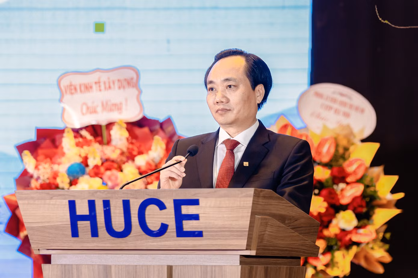 Căn cứ vào Quyết định số 3850/QĐ-BGDĐT ngày 3 tháng 12 năm 2024, Bộ Giáo dục và Đào tạo chính thức bổ nhiệm Phó Giáo sư, Tiến sĩ Phạm Xuân Anh - Phó Hiệu trưởng Trường Đại học Xây dựng Hà Nội giữ chức vụ Chủ tịch Hội đồng trường nhiệm kỳ 2024 - 2029. Căn cứ vào Quyết định số 3850/QĐ-BGDĐT ngày 3 tháng 12 năm 2024, Bộ Giáo dục và Đào tạo chính thức bổ nhiệm Phó Giáo sư, Tiến sĩ Phạm Xuân Anh - Phó Hiệu trưởng Trường Đại học Xây dựng Hà Nội giữ chức vụ Chủ tịch Hội đồng trường nhiệm kỳ 2024 - 2029.