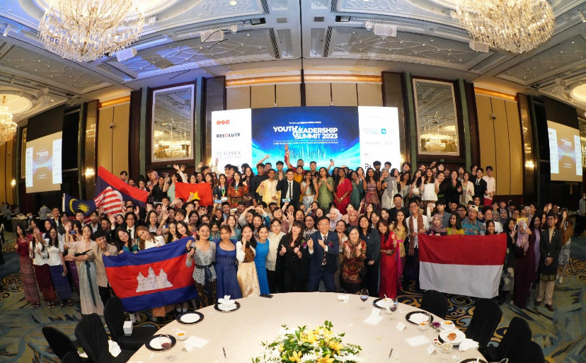 Thành Thơ tham gia trao đổi văn hóa tại Hội nghị Thượng đỉnh Lãnh đạo trẻ khối ASEAN - Trung Quốc - Ấn Độ. Thành Thơ tham gia trao đổi văn hóa tại Hội nghị Thượng đỉnh Lãnh đạo trẻ khối ASEAN - Trung Quốc - Ấn Độ.