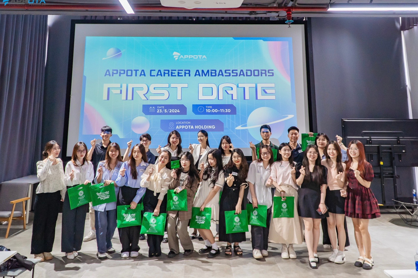 Linh hiện đang là đại sứ thương hiệu tuyển dụng tại Appota và có các cuộc gặp mặt, làm việc cùng công ty. Linh hiện đang là đại sứ thương hiệu tuyển dụng tại Appota và có các cuộc gặp mặt, làm việc cùng công ty.