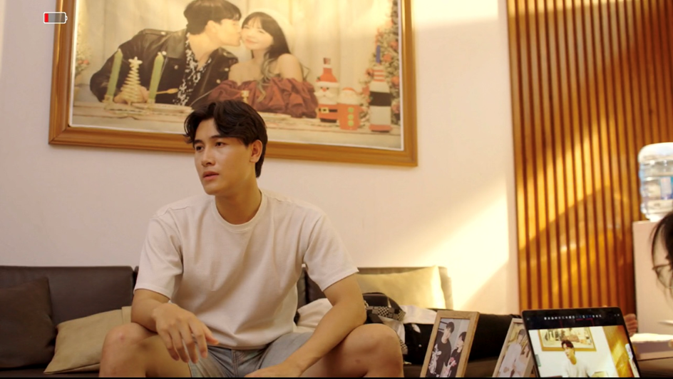 Oai Aly trong phim “Lý do mình bắt đầu”. Oai Aly trong phim “Lý do mình bắt đầu”.