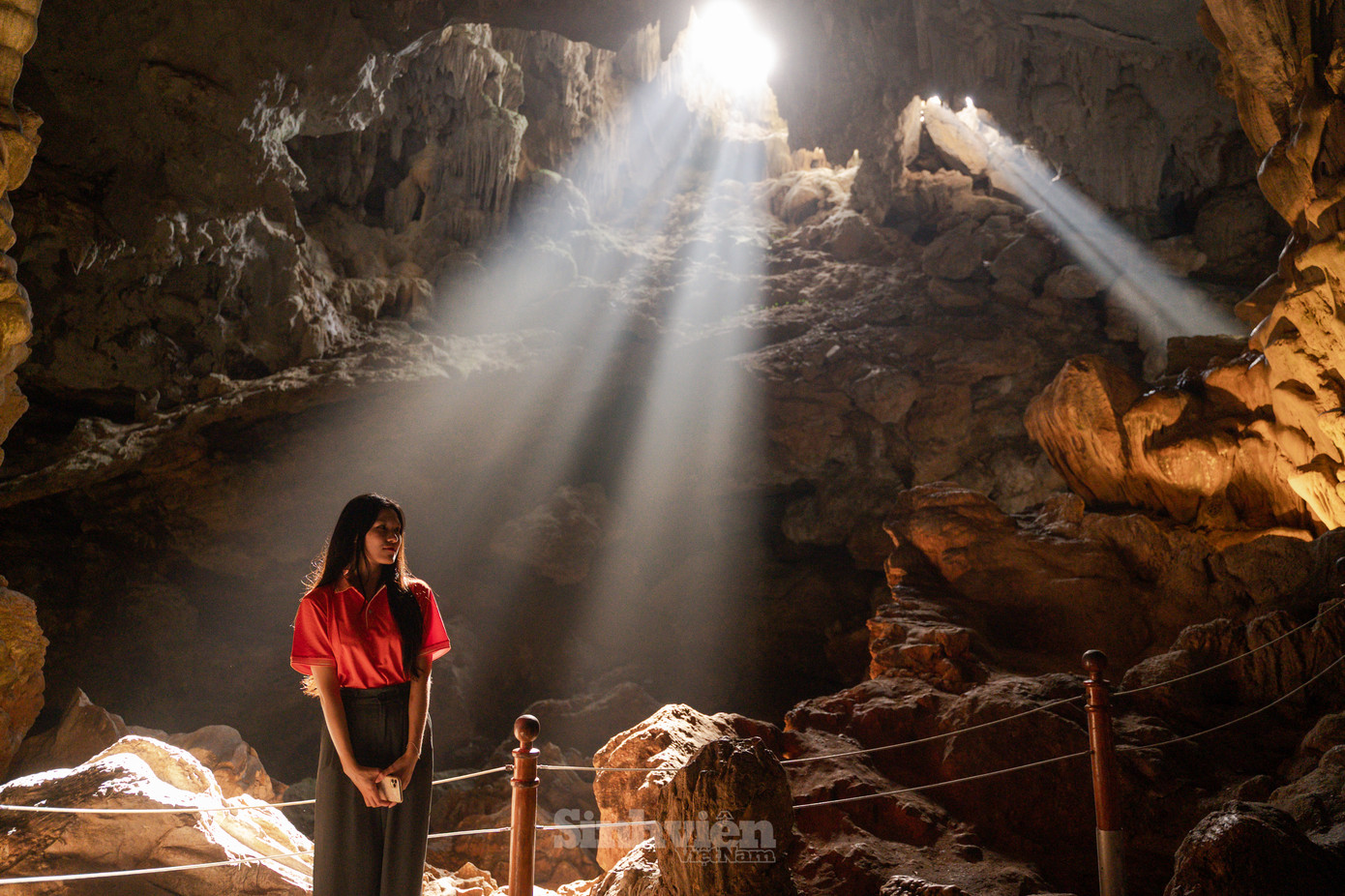 Tân sinh viên check-in cùng kỳ quan thiên nhiên thế giới.