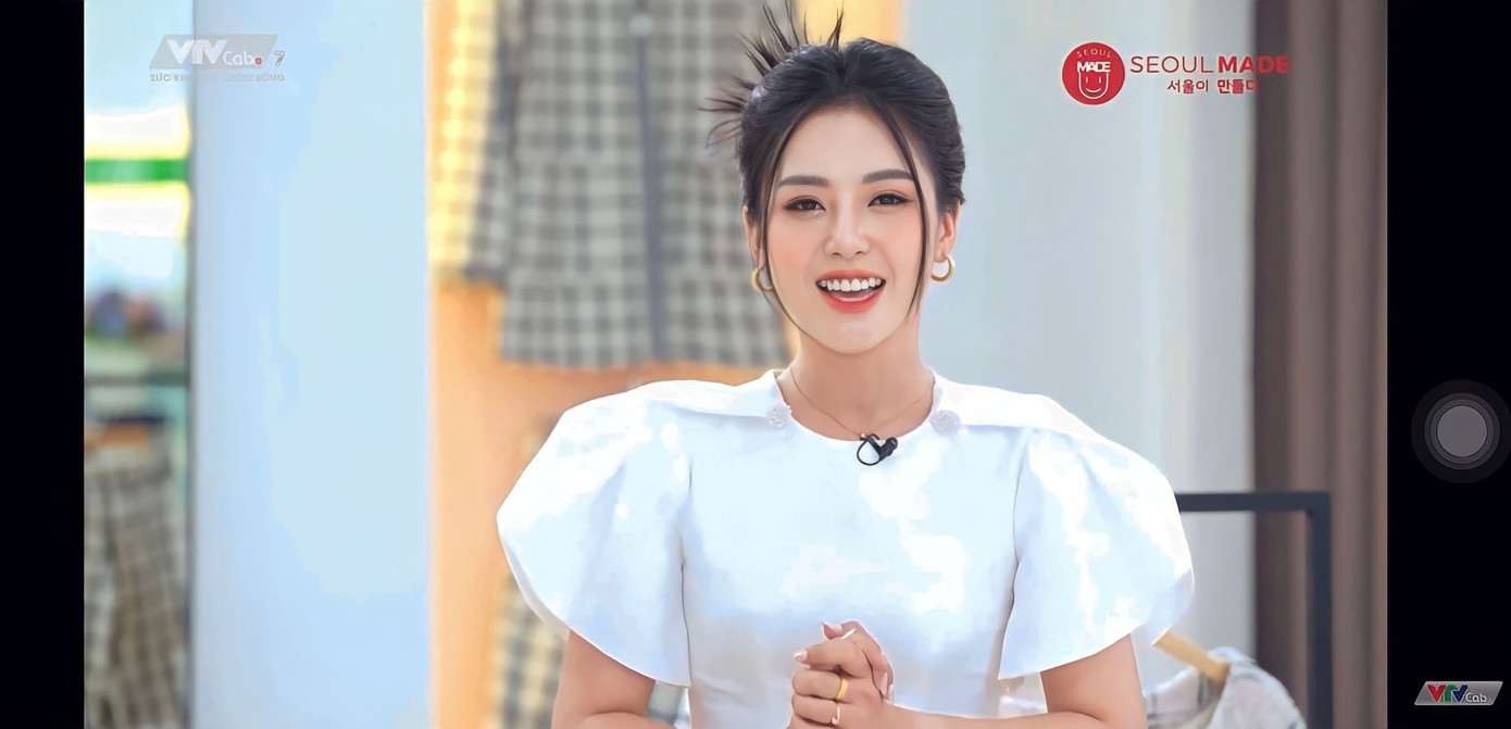 MC Anh Thư chú trọng về ngoại hình để đảm bảo sự chỉn chu, chuyên nghiệp. MC Anh Thư chú trọng về ngoại hình để đảm bảo sự chỉn chu, chuyên nghiệp.