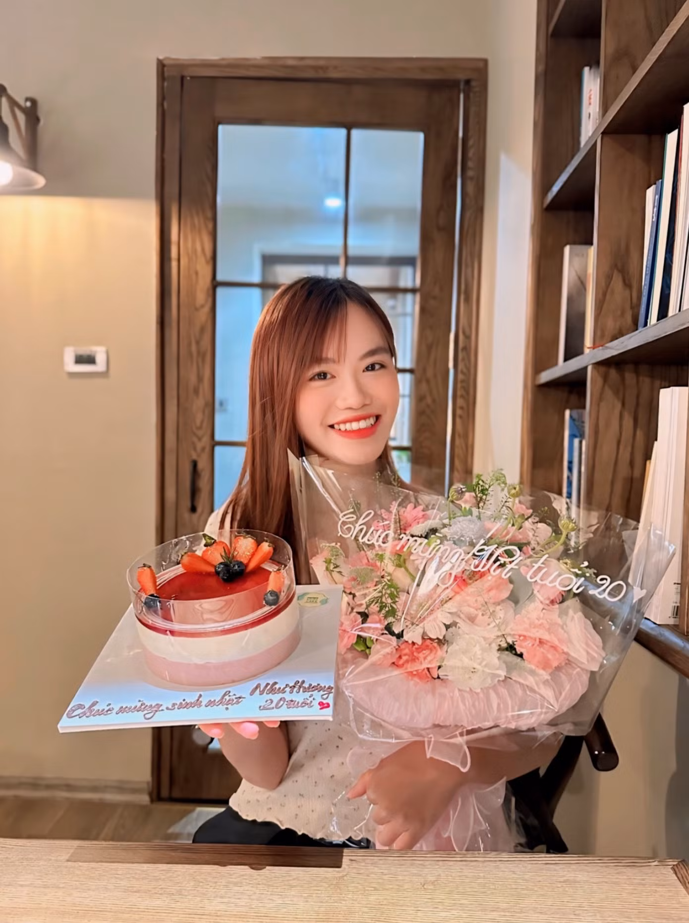 Quê hương, gia đình và những người thân yêu chính là nguồn động lực lớn để Như Hương nỗ lực phấn đấu. Quê hương, gia đình và những người thân yêu chính là nguồn động lực lớn để Như Hương nỗ lực phấn đấu.