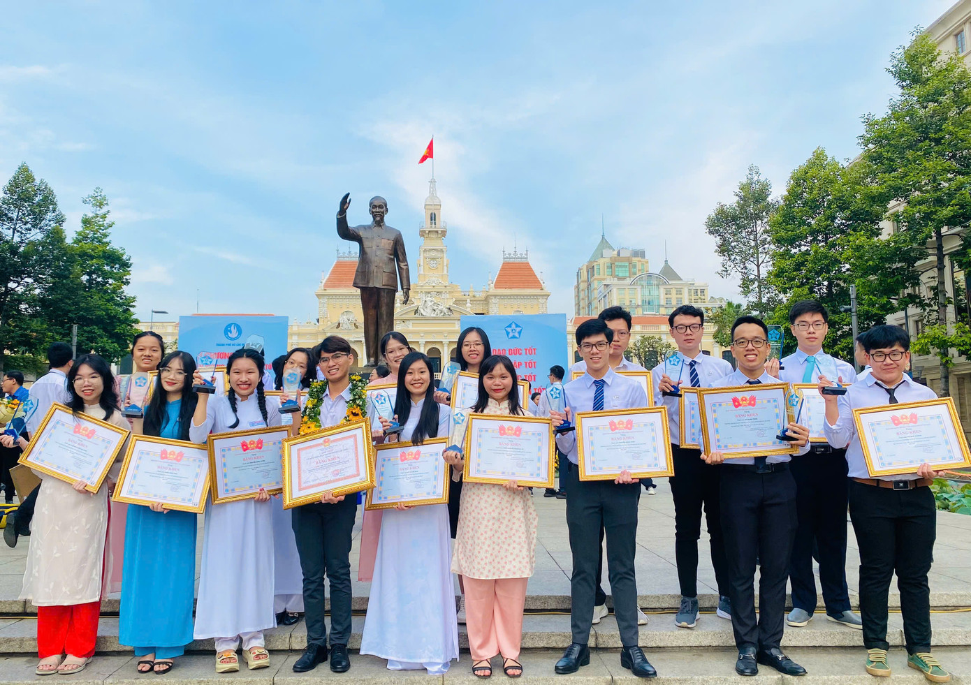 Minh Nhựt đạt danh hiệu “Sinh viên 5 tốt Thành phố Hồ Chí Minh năm học 2022 - 2023”.