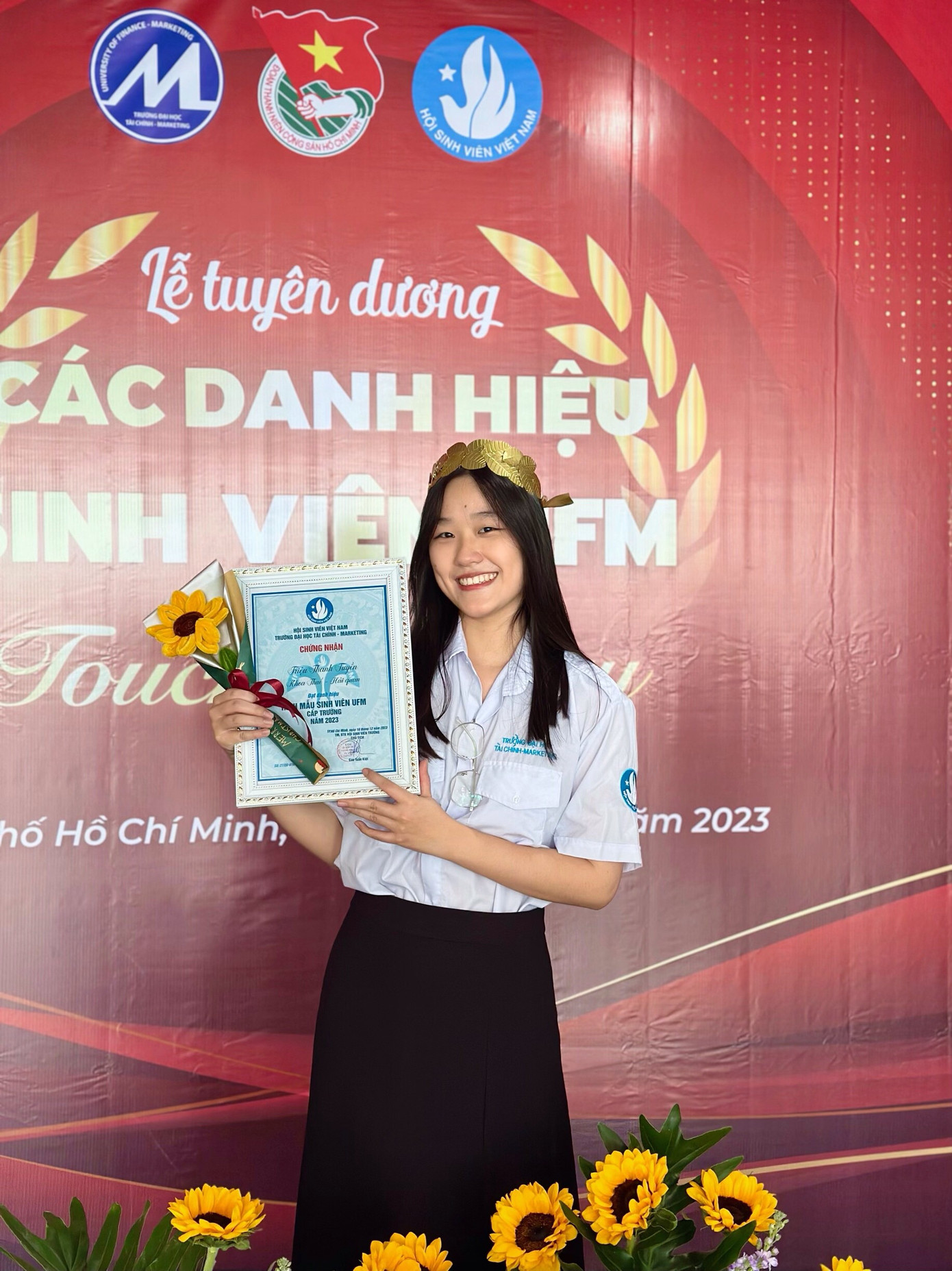 Triệu Thanh Tuyền - Phó Chủ tịch Hội Sinh viên Trường ĐH Tài chính – Marketing. Triệu Thanh Tuyền - Phó Chủ tịch Hội Sinh viên Trường ĐH Tài chính – Marketing.