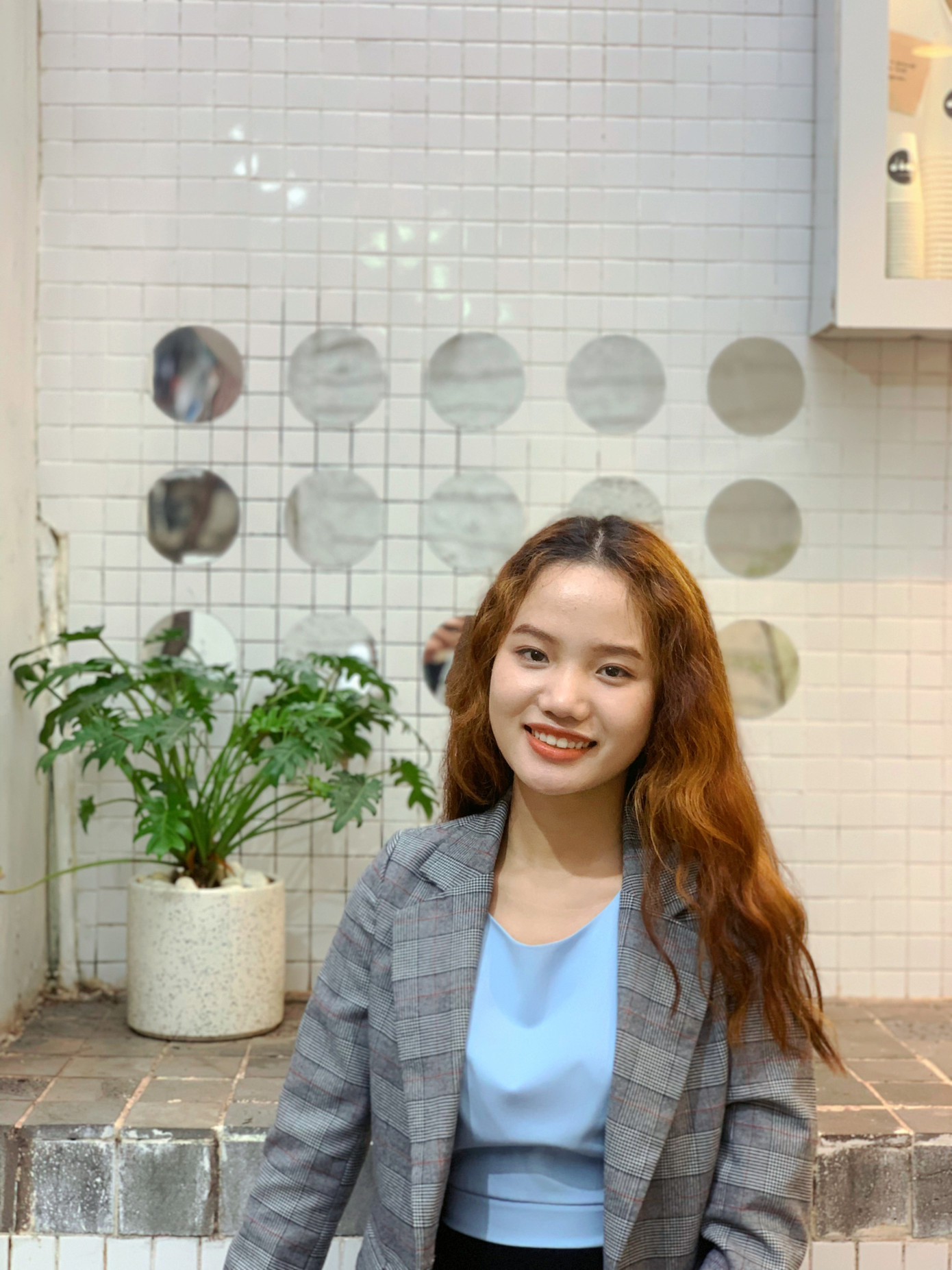 Lê Ngọc Huyền - Sinh viên năm cuối Khoa ngôn ngữ Trung quốc, trường Đại học Mở Hà Nội. Lê Ngọc Huyền - Sinh viên năm cuối Khoa ngôn ngữ Trung quốc, trường Đại học Mở Hà Nội.