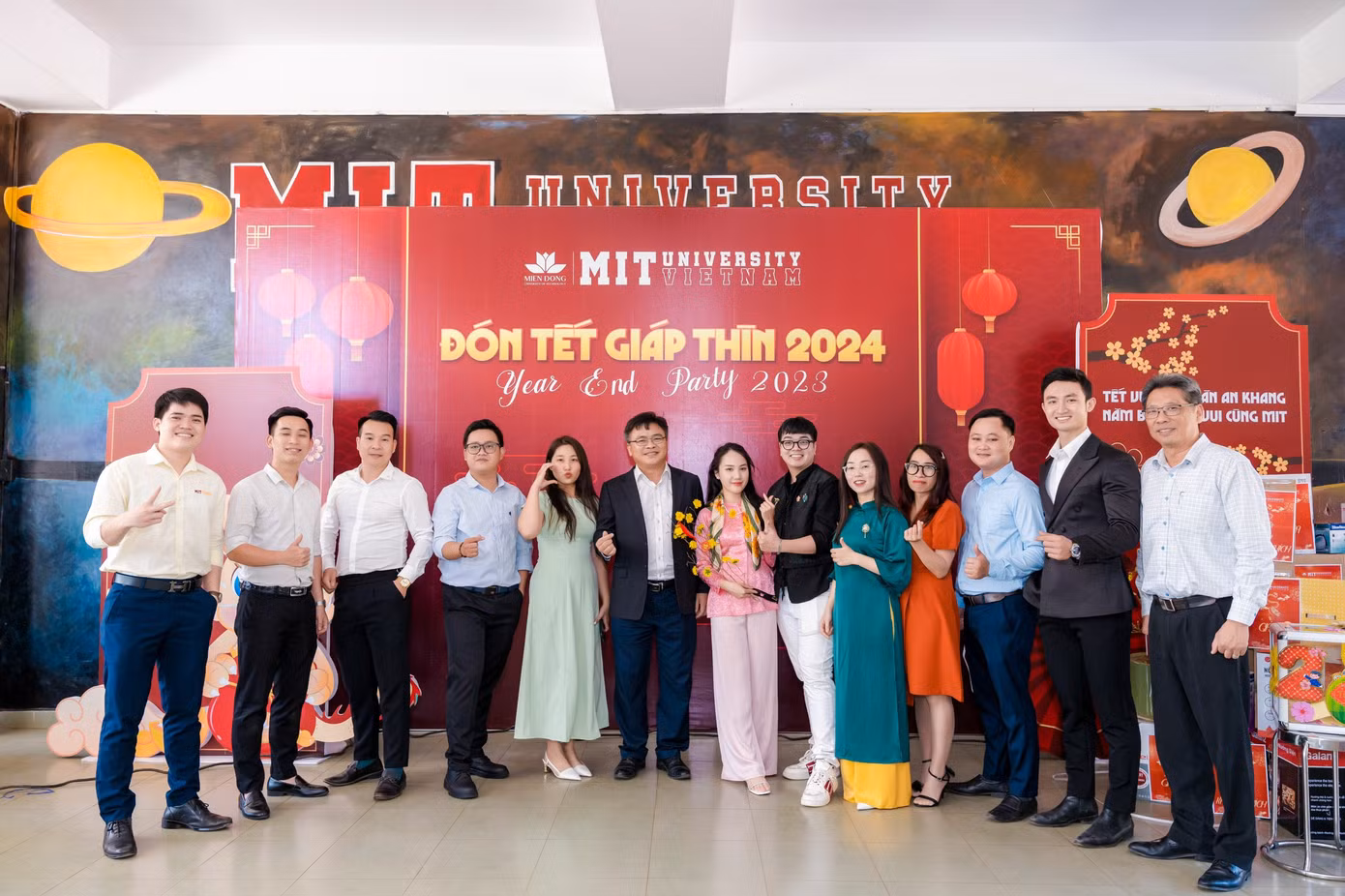An cùng các đồng nghiệp tại Trường Đại học Công nghệ Miền Đông (MIT UNIVERSITY VIETNAM).