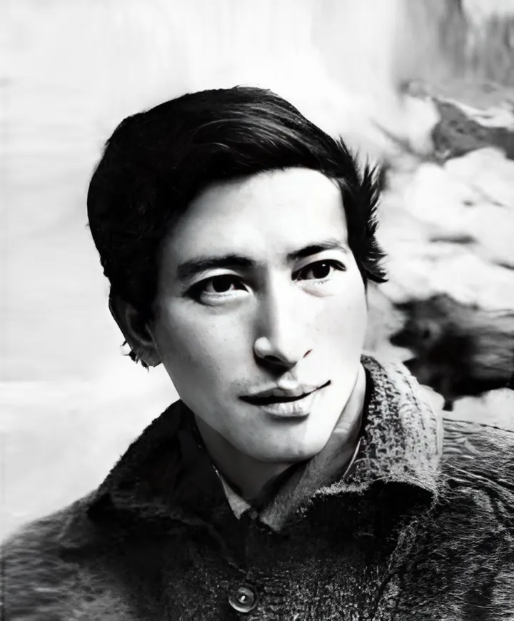 Nhà thơ Phạm Tiến Duật sáng tác “Người ơi người ở” tặng cô văn công Lệ Ngải.