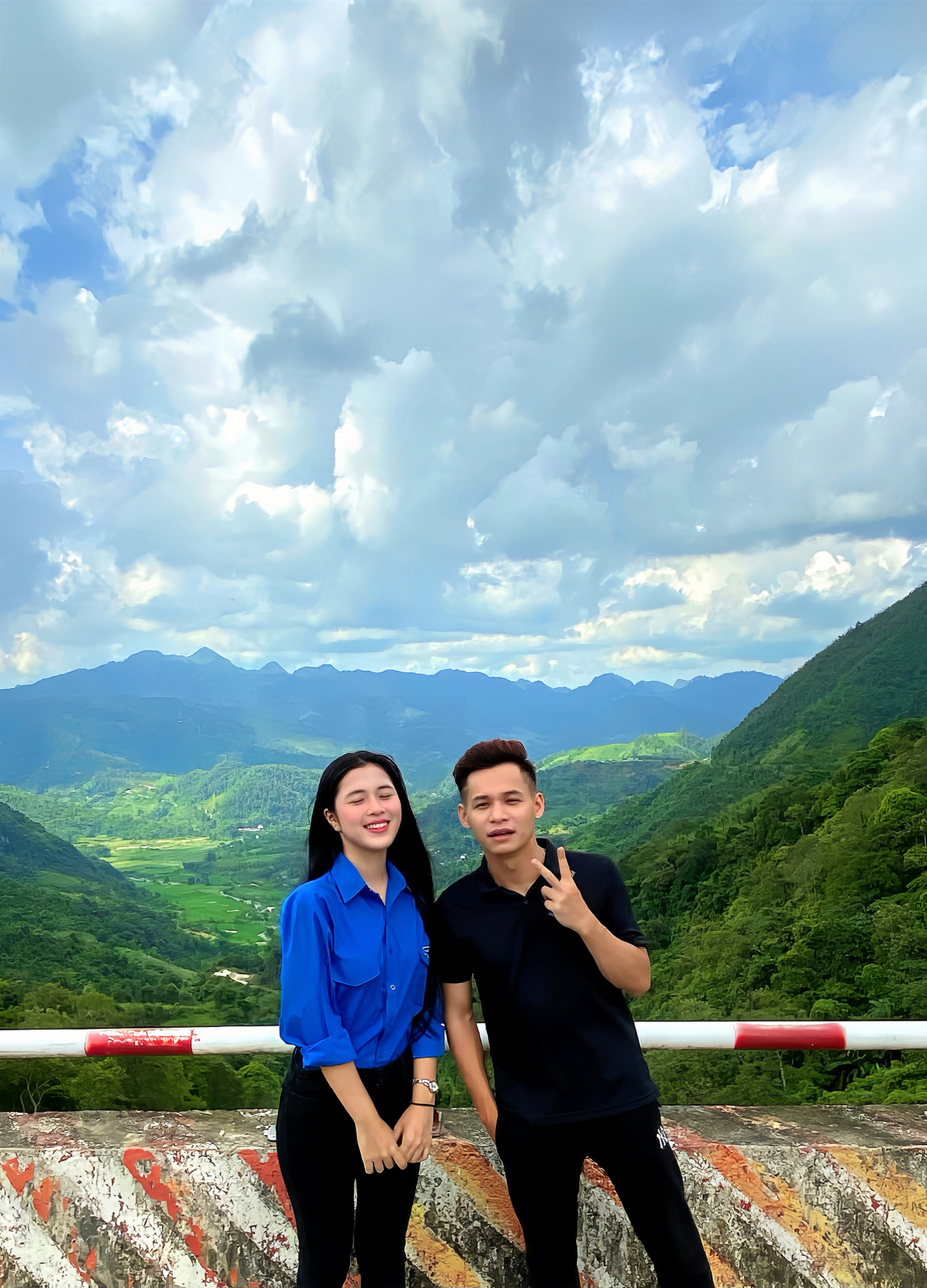 Hà Phương tham gia “Góp gạch xây trường” tại Cao Bằng và phỏng vấn anh Độ Mixi. Hà Phương tham gia “Góp gạch xây trường” tại Cao Bằng và phỏng vấn anh Độ Mixi.