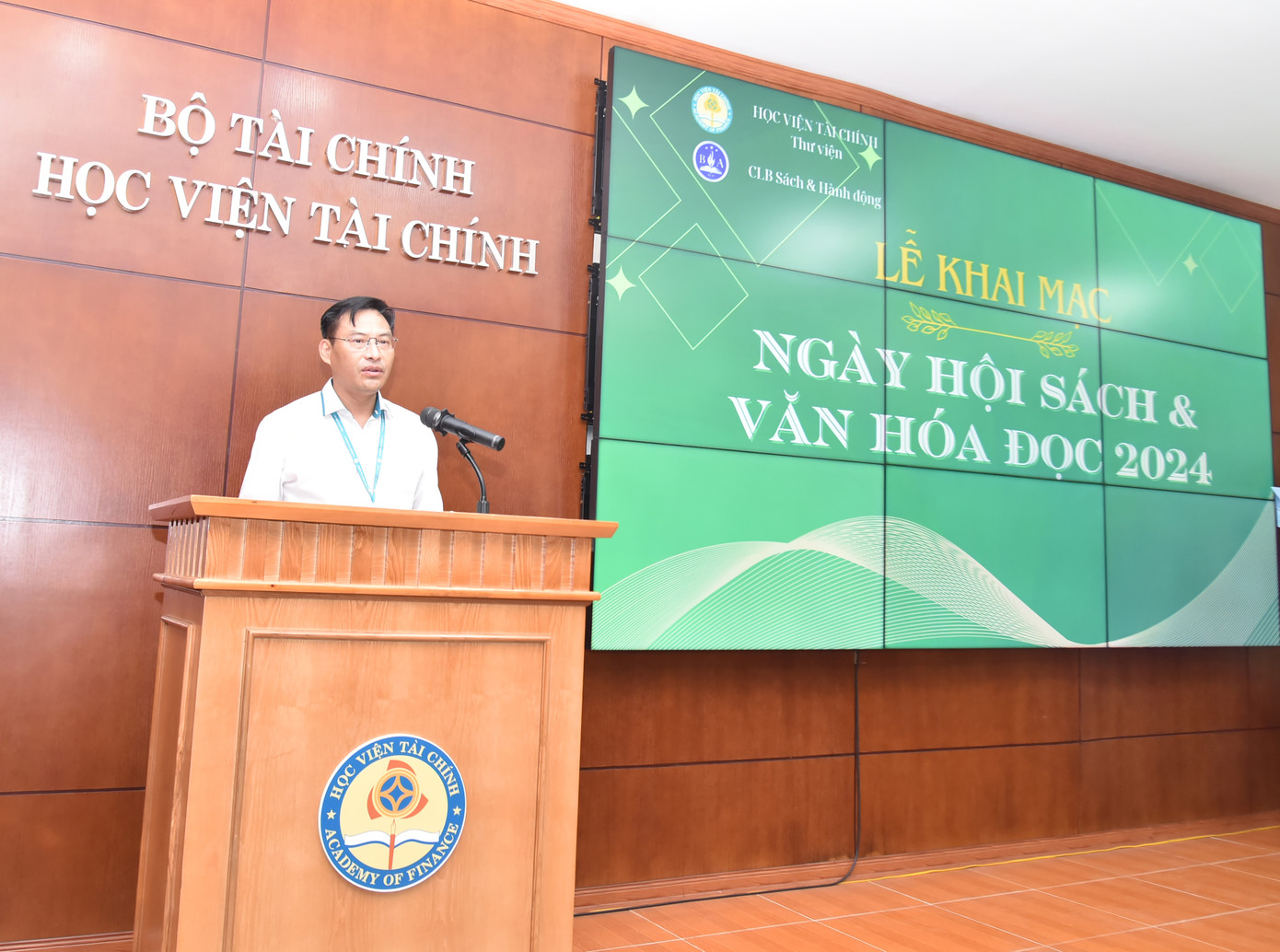 TS. Nguyễn Văn Bình - Phó Giám đốc HV đọc diễn văn khai mạc Ngày hội sách và văn hoá đọc 2024.