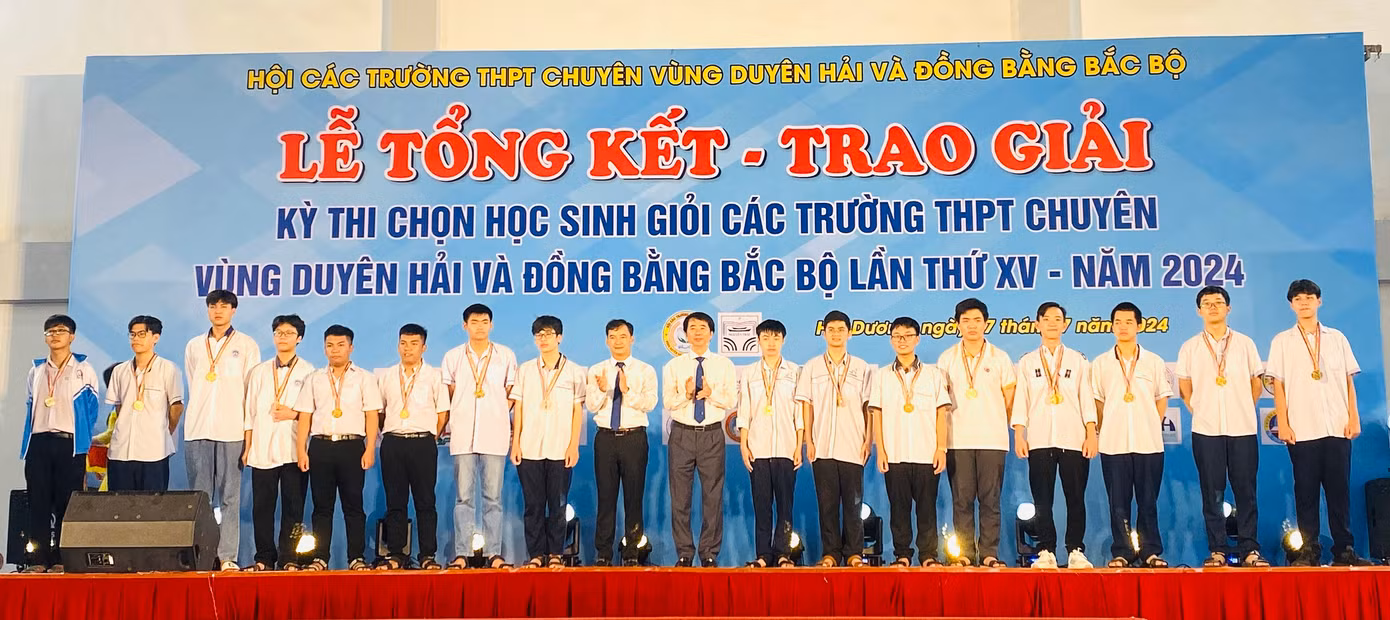 Hai anh em Trí Hiền và Trí Hậu đã không ngừng nỗ lực học tập.